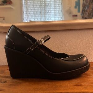 Limited edition, Mary Jane wedge in black
